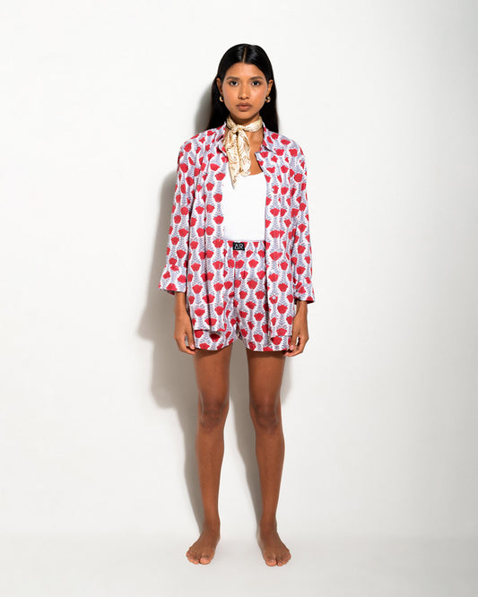 MATCHING SET OF SHIRT AND SHORTS IN BOLD PRINT