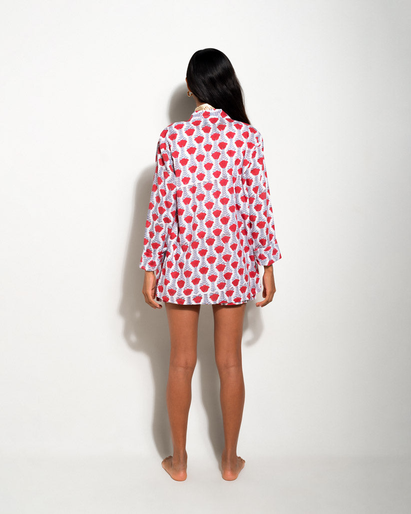 MATCHING SET OF SHIRT AND SHORTS IN BOLD PRINT