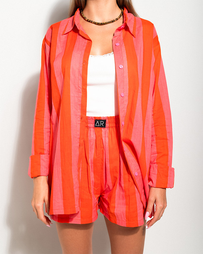 MATCHING SET OUTFIT OF SHIRT AND SHORTS IN STRIPED PRINT