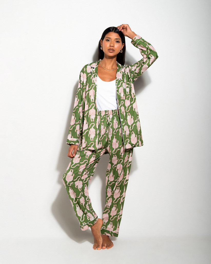 MATCHING SET WITH A GREEN AND RED TIGER PRINT PIJAMA PANTS