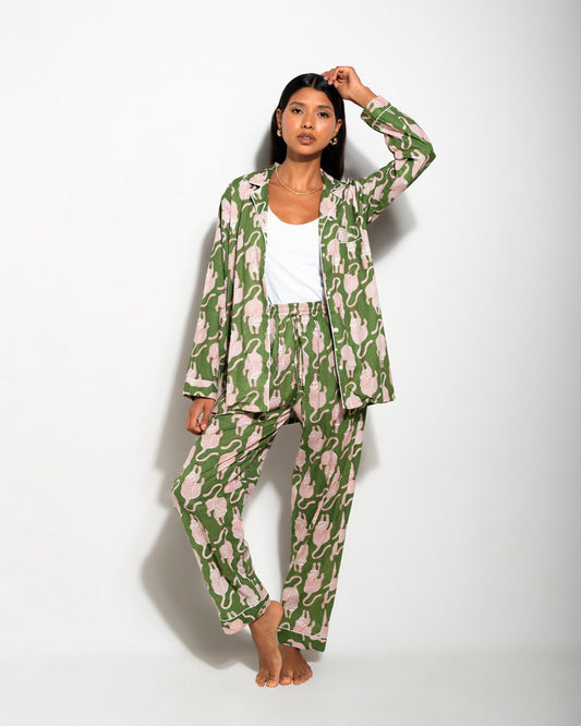 MATCHING SET WITH A GREEN AND RED TIGER PRINT PIJAMA PANTS