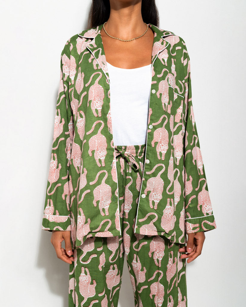 MATCHING SET WITH A GREEN AND RED TIGER PRINT PIJAMA PANTS