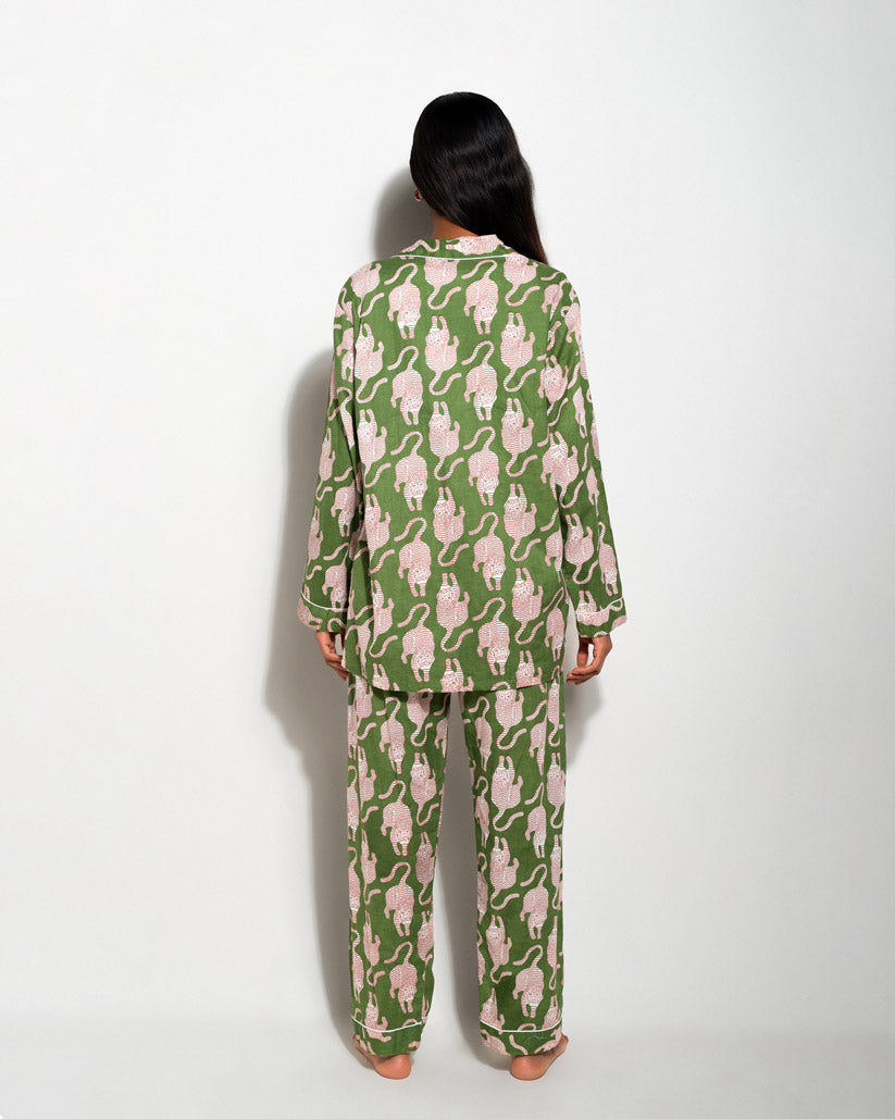 MATCHING SET WITH A GREEN AND RED TIGER PRINT PIJAMA PANTS