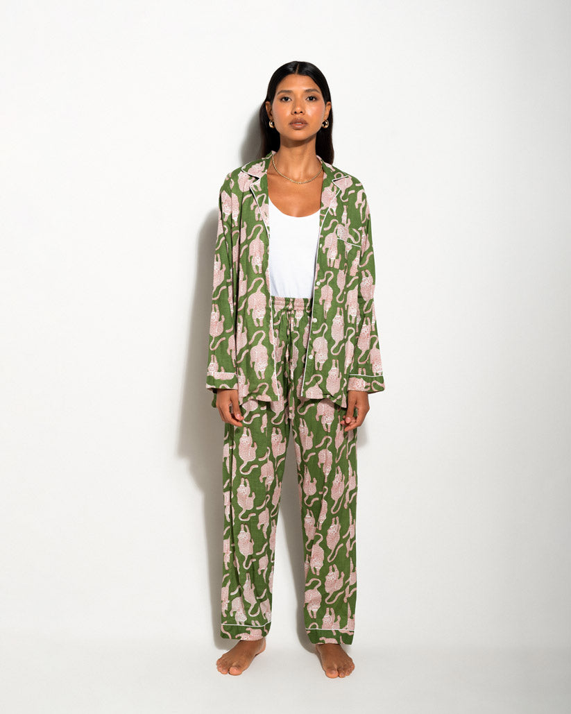 MATCHING SET WITH A GREEN AND RED TIGER PRINT PIJAMA PANTS